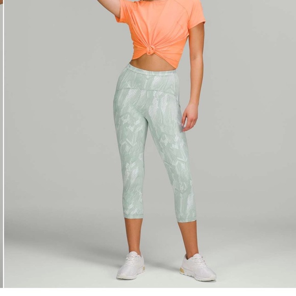 lululemon athletica Pants - Lululemon Swift Speed High-Rise Crop 21" size 6
